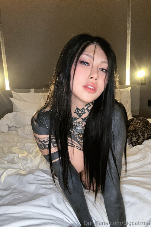 2559x3840_7b865df278ebad84885a84e06b477422.jpg